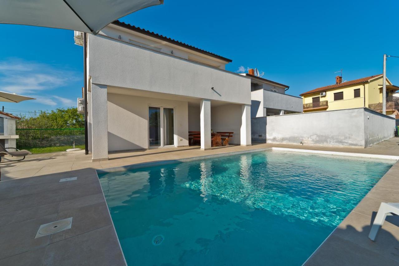 Villa Luka With Private Pool Near Pula Buitenkant foto